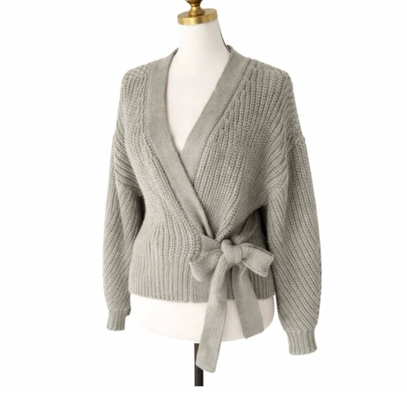 NWT Zara Pale Green Chunky Knit Wrap Sweater. Tie Belt Cozy. Women Lg.
$60 - Picture 2 of 4